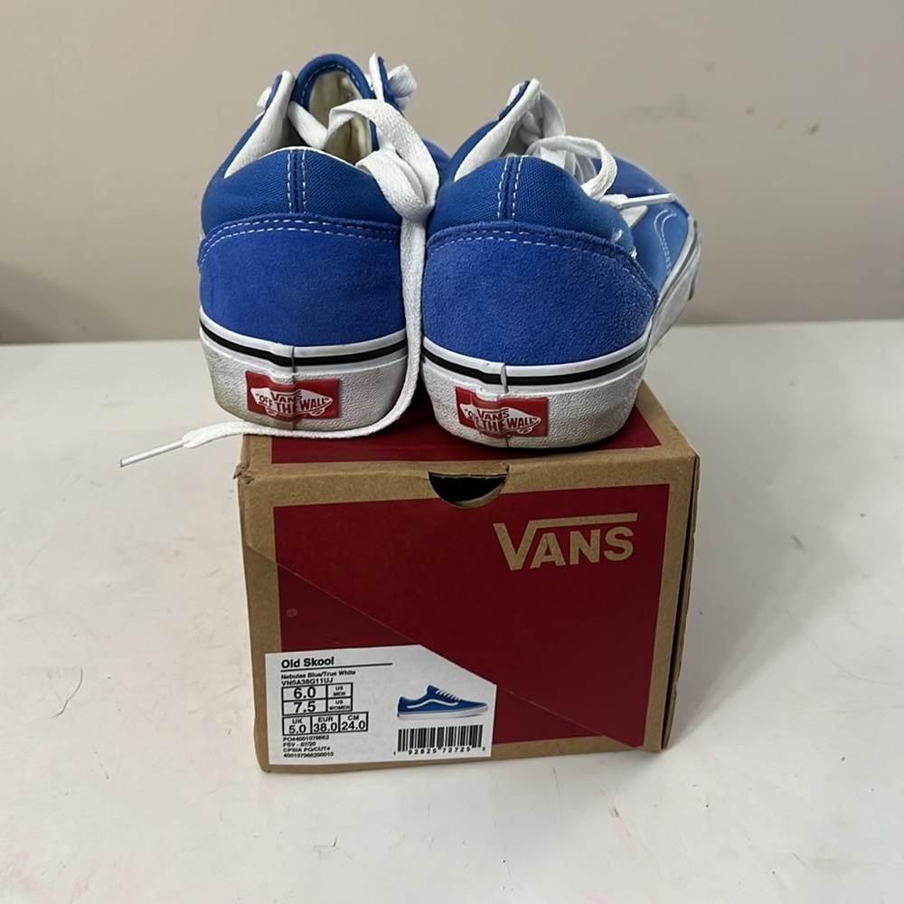 Vans - Picture 2 of 4